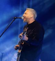 Αλκίνοος Ιωαννίδης: Μια καθηλωτική συναυλία στην Αλεξανδρούπολη σε φωτογραφίες