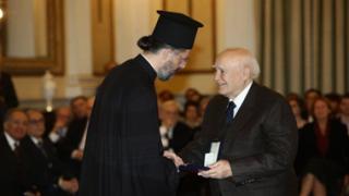 Ο Πρόεδρος της Δημοκρατίας τίμησε τον Αρχιμ. Απόστολο Καβαλιώτη.