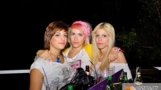 Strip show party στο Faces summer club την Κυριακή!