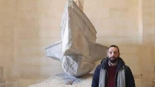 Μουσείου του Λούβρου: "Aποσιωπούν" μέχρι & το Ελληνικό όνομα της Νίκης της Σαμοθράκης! - Την αποκαλούν "Victoire de Samothrace"