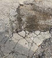 Υπάρχει και λίγος... δρόμος ανάμεσα στις λακκούβες στο Μεγάλο Δέρειο Σουφλίου