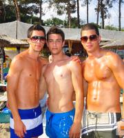 Κυριακάτικο μπανάκι στο Aqua Mare beach bar στην Αγ. Παρασκευή.
