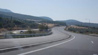 Aνετράπη νταλίκα στην Εγνατία Οδό.