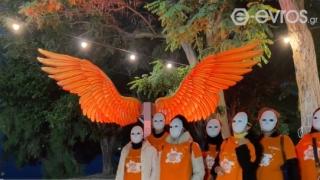 Με μαύρα ρούχα, λευκές μάσκες & τα φτερά της Νίκης οι γυναίκες στην Αλεξανδρούπολη στέλνουν ηχηρό μήνυμα! (video)