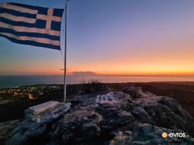 Η μαγευτική θέα από το εκκλησάκι του Προφήτη Ηλία στη Μάκρη