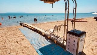Νέα προσβάσιμη διαδρομή προς το SEATRAC: Ενισχύεται η αυτόνομη πρόσβαση στη θάλασσα για ΑμεΑ