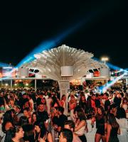Ένα δυνατό super closing party του Yacht club με τους Dole & Kom