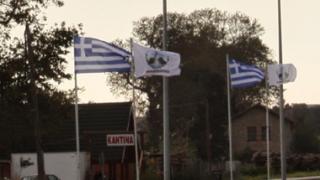 Αλεξ/πολη: Σημαίες γέμισε η ανατολική πλευρά της πόλης.
