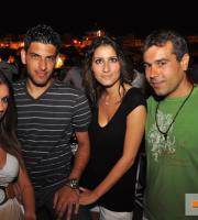 Καλοκαιρινά χαμόγελα στο Yacht Club όλες τις μέρες της εβδομάδας.