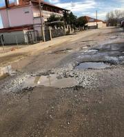 Υπάρχει και λίγος... δρόμος ανάμεσα στις λακκούβες στο Μεγάλο Δέρειο Σουφλίου