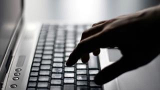 ΑΑΔΕ: Προσοχή σε παραπλανητικά SMS για φόρο κυκλοφορίας που εμφανίζονται ως “MYaade” ή “GOV”