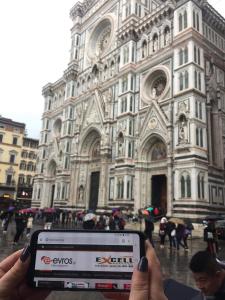Στην ρομαντική Φλωρεντία βρέθηκε πριν μέρες η φίλη Ματίνα και φυσικά δεν παρέλειψε να φωτογραφήσει τον Kαθεδρικό Ναό της Φλωρεντίας "Santa Maria del Fiore" και να μας στείλει την αγάπη της!