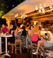 Opening για το THEA boutique lounge cafe bar, στην παραλιακή.
