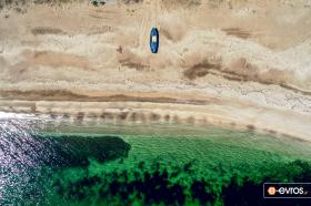 Κοιτώντας από ψηλά το ακρογιάλι στη Μεσημβρία