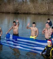 Η ομάδα των Χειμερινών Κολυμβητών Ορεστιάδας το είπε και το έκανε! Βούτηξε και φέτος στον ποταμό Άρδα