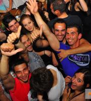 Super closing party στο Prive με φόντο το...Reina - Οι φίλοι.