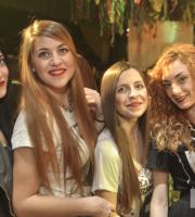 Τρελό 'Vintage' μασκέ πάρτι την Παρασκευή στο Prive club.