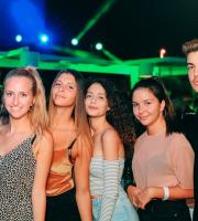 Ένα δυνατό super closing party του Yacht club με τους Dole & Kom