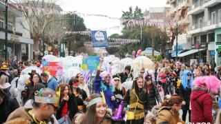 Η Αλεξανδρούπολη παρέλασε στους ρυθμούς του καρναβαλιού