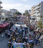 H μαθητική καρναβαλική παρέλαση της Αλεξανδρούπολης μέσα από φωτος