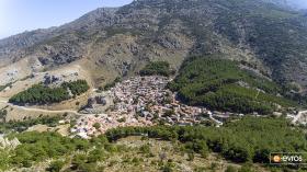 Όταν κοιτάς από ψηλά, μοιάζει η... Χώρα ζωγραφιά.