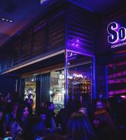 Oι ''Perros Calientes" τα έδωσαν όλα επί σκηνής το βράδυ της Παρασκευής στο SoHo