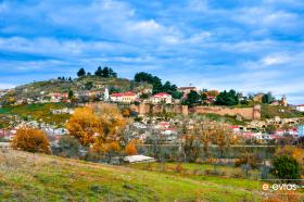 Η Νοτιοδυτική πλευρά του κάστρου Διδυμοτείχου σε φθινοπωρινή διάθεση.