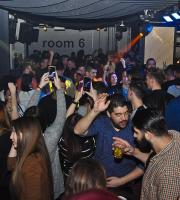 O DJ Akis Simintiridis σήκωσε τον Room 6 την Κυριακή στον "αέρα"