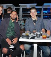 Σάββατο βράδυ σε ένα δροσερό Yacht Club