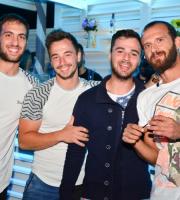 Σάββατο βράδυ σε ένα δροσερό Yacht Club
