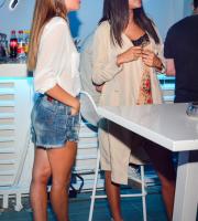 Σάββατο βράδυ σε ένα δροσερό Yacht Club