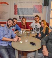 Τρελό ΟΠΕΝΙΝΓΚ πάρτυ στο "Ποτοπωλείο Χυμείο", στον πεζόδρομο ταχυδρομείου