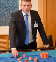 Απολαυστική ελληνική βραδιά στο Casino Thraki με πολύ μουσική και πλούσια δώρα.