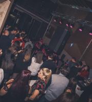 Κατάμεστο το SoHo Absolutely Fabulous με τον Λεωνίδα Μπαλάφα να μαγεύει το κοινό