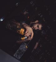 Κατάμεστο το SoHo Absolutely Fabulous με τον Λεωνίδα Μπαλάφα να μαγεύει το κοινό