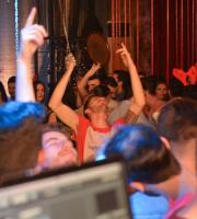 Παρασκευή βράδυ στο Prive Club με χριστουγεννιάτικη διάθεση