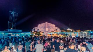 Συνεχίζονται τα όμορφα καλοκαιρινά βράδια στην ταράτσα του Yacht Club Αλεξανδρούπολης
