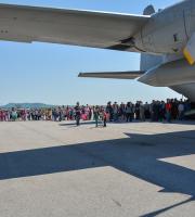 Επίδειξη ρίψης αλεξιπτωτιστών στον αερολιμένα "Δημόκριτος".