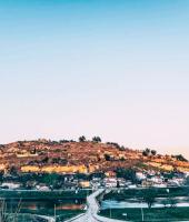 Στο Διδυμότειχο κοιτώντας το θρυλικό κάστρο των Διδύμων Τειχών, στο λόφο Καλέ.