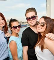 Ο άπαιχτος Teenage Mutants στην ταράτσα του Yacht Club.