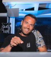 Yacht Club: Παρασκευή βράδυ στην πιο όμορφη ταράτσα της πόλης.
