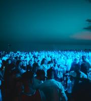 Ο LIVA K ξεσήκωσε την παραλία του Nama Beach Life Experience