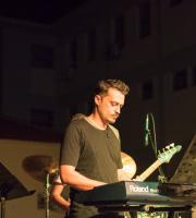 Μαθητικά και τοπικά μουσικά συγκροτήματα, dj's και χορευτικές παρουσιάσεις σε μια συναυλία για τη Ζωή. 