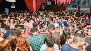 Πανικός στο Grand Opening Party του Reina Club.