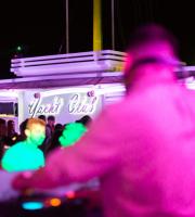 H απόλυτη καλοκαιρινή απόδραση έχει όνομα: Yacht Club.