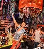 Παρασκευή βράδυ στο Prive club και η διασκέδαση χτυπάει 'κόκκινο'.