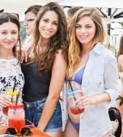 Σούπερ Grand Opening πάρτι στο "Ocean 6", στον Άη Γιώργη Μάκρης.