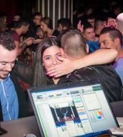 Ο γνωστός χαμός τη Παρασκευή στο Prive Club.