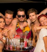 Πανικός στο "άχαστο" πάρτι με Chris Papa στο Yasu Beach Bar.