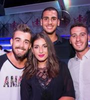 Ξέφρενο πάρτυ στο Reina Summer Club εν αναμονή του Δεκαπενταύγουστου.